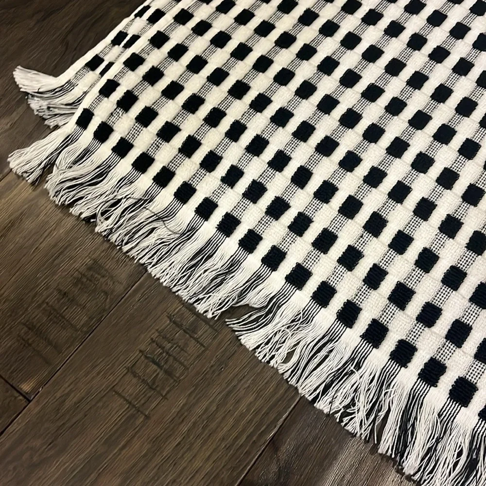 DKNY Monet Oversized Beach Towel Black and White new 36”x68”